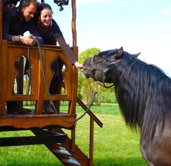 住宿加早餐  Une Roulotte Et Des Chevaux