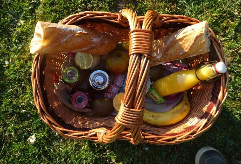 住宿加早餐  Une Roulotte Et Des Chevaux