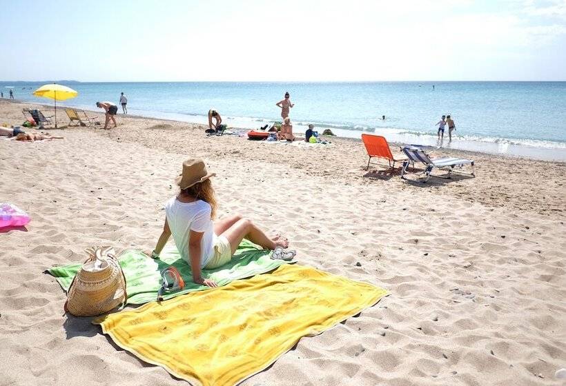 فندق Playa Montroig Camping Resort