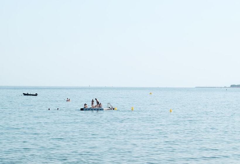 فندق Playa Montroig Camping Resort