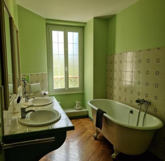 膳宿费 Chateau De Viviez