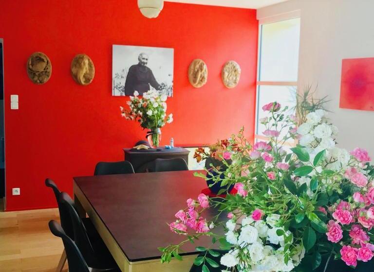 膳宿费 Ker Feuchidoul