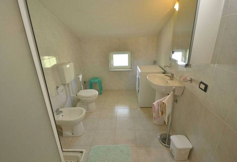 Stunning Cottage In Sesta Godano With Balcony