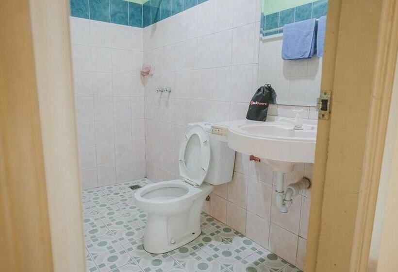 هتل Reddoorz Plus Near Tugu Tari Thehok Jambi