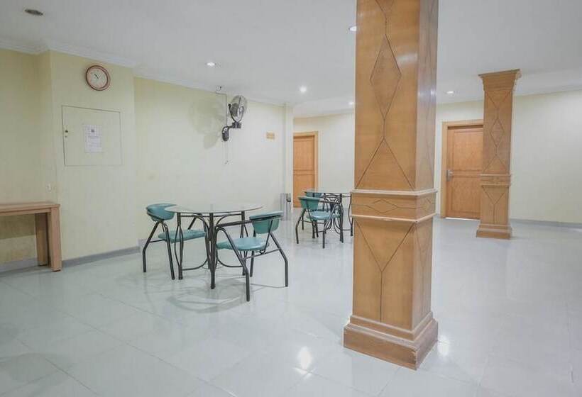 هتل Reddoorz Plus Near Tugu Tari Thehok Jambi
