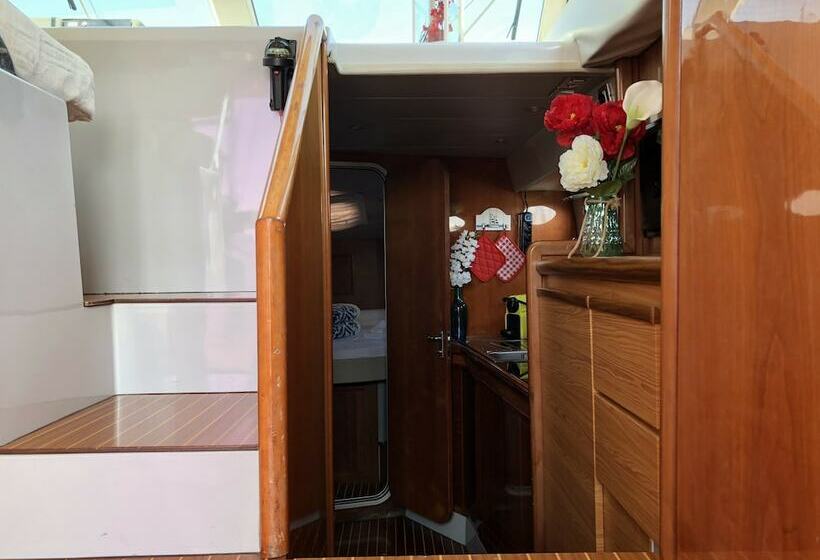 هتل Yacht Suite Civitavecchia
