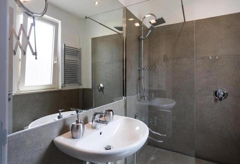 پانسیون My Way   Rooms   Palazzo San Matteo