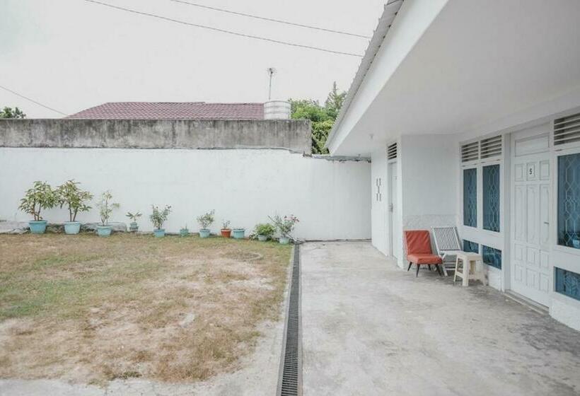 پانسیون Reddoorz @ Beringin Jambi