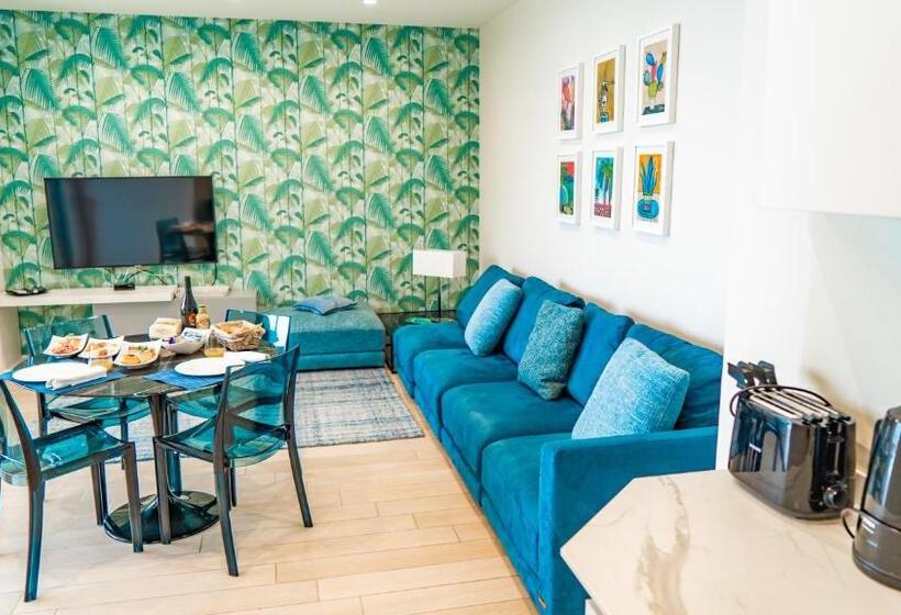 اقامتگاه Isola Bella Infinity Suites