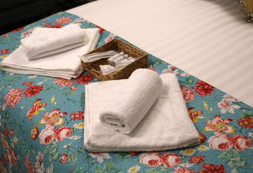 בית מלון כפרי Atz&h Inn