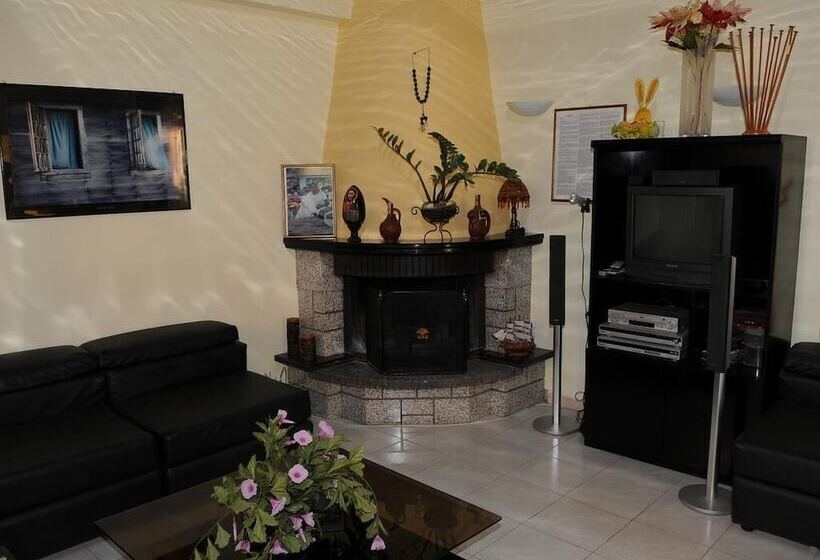 پانسیون Welcome To Hotel Petunia, In Neos Marmaras,xalkidiki ,greece, Triple Room 1