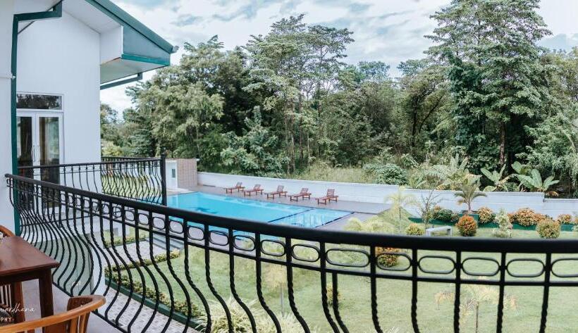 בית מלון כפרי Lakegala Resort