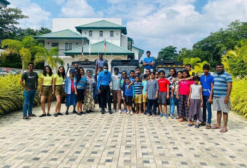 בית מלון כפרי Lakegala Resort