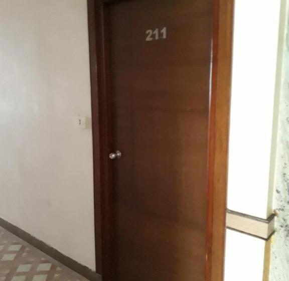 בית מלון כפרי Sri Vaari Residency