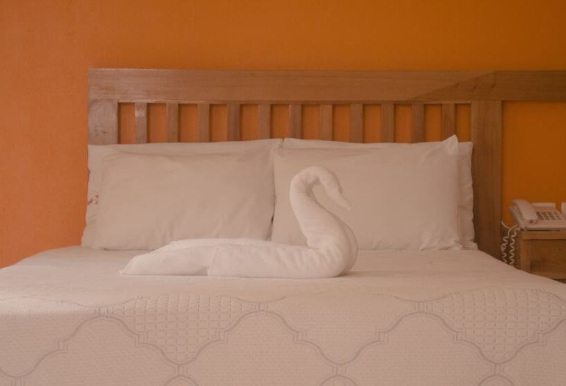 호텔 Suites Ejecutivas Los Arcos
