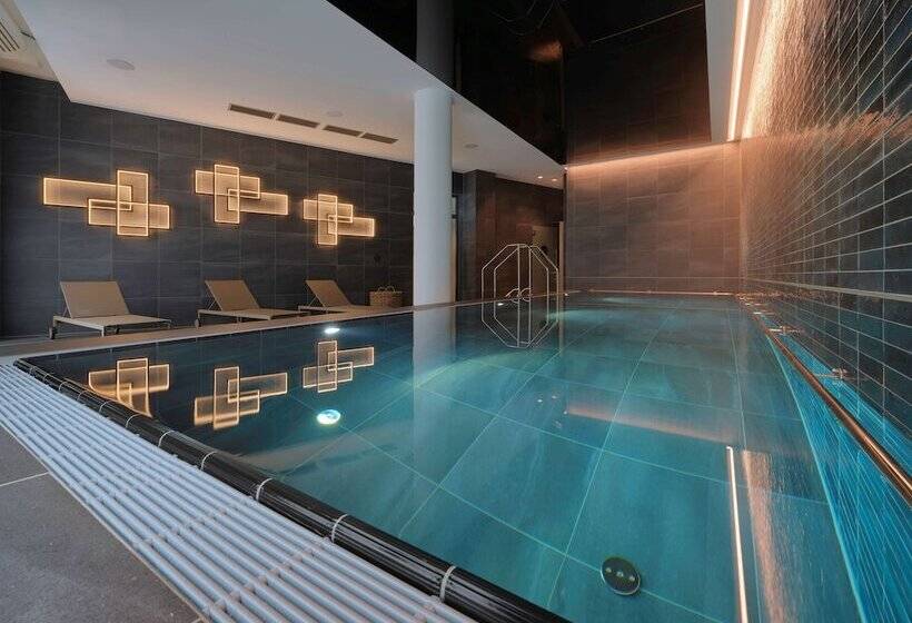 Adina Apartment Hotel Cologne