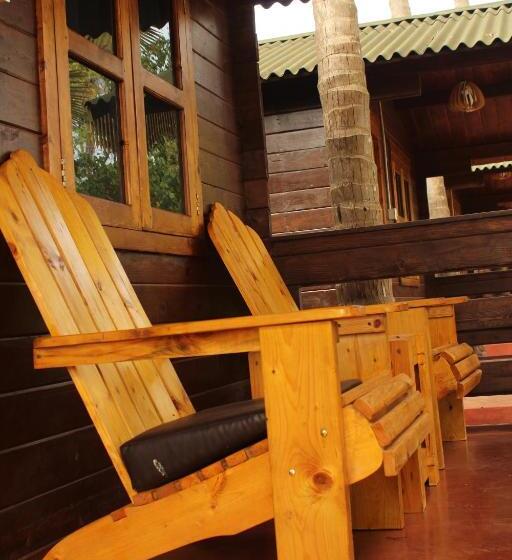 호텔 Lotusfeet Beach Resort Morjim
