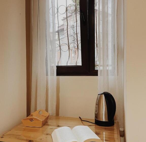 پانسیون At Pikotiko S   Korca City Rooms For Rent