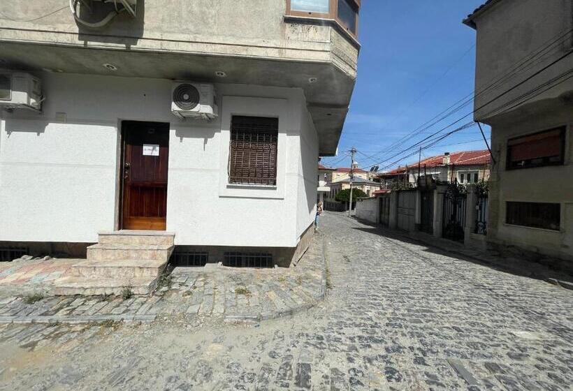 پانسیون At Pikotiko S   Korca City Rooms For Rent