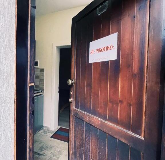 پانسیون At Pikotiko S   Korca City Rooms For Rent