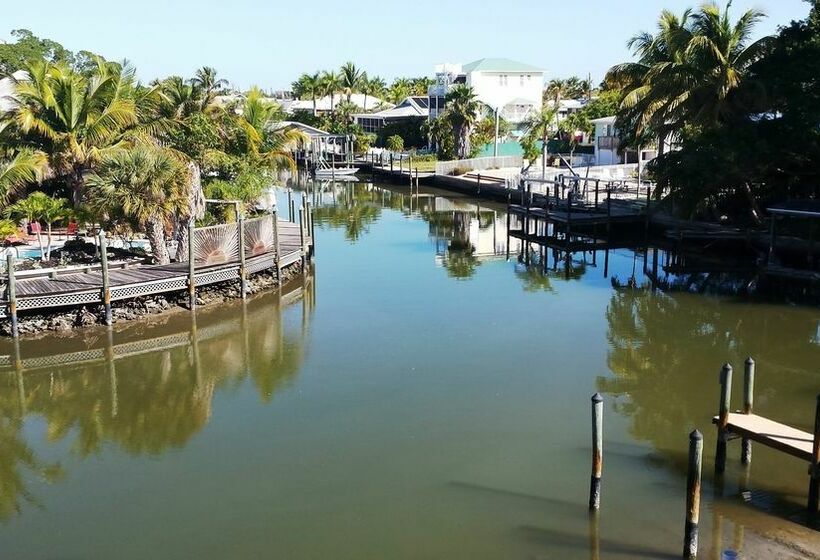 Отель The Bay Inn At Lani Kai