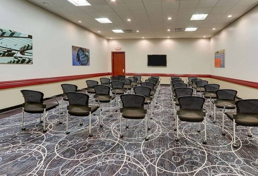 Отель Doubletree By Hilton St. Louis Forest Park