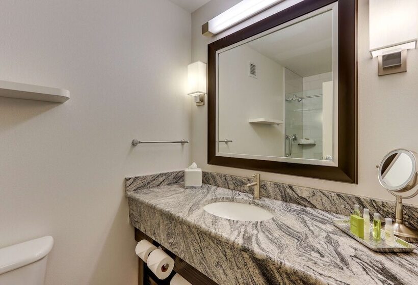 هتل Doubletree By Hilton St. Louis Forest Park