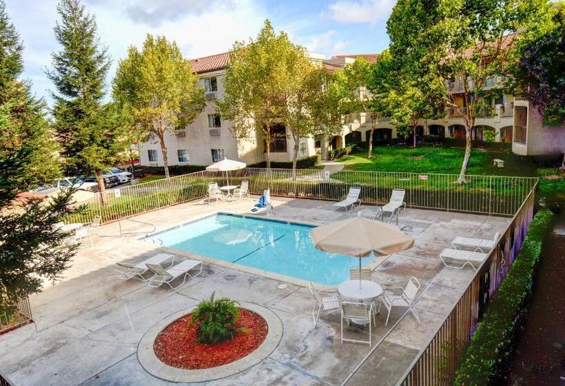 호텔 Inn At Rohnert Park