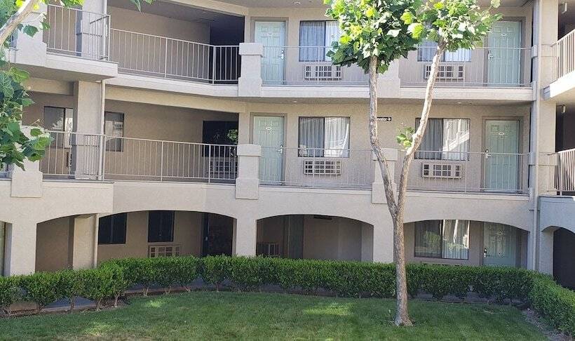 호텔 Inn At Rohnert Park