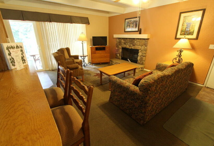 בית מלון כפרי Lake Arrowhead Chalets