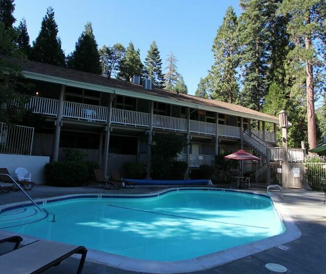 בית מלון כפרי Lake Arrowhead Chalets