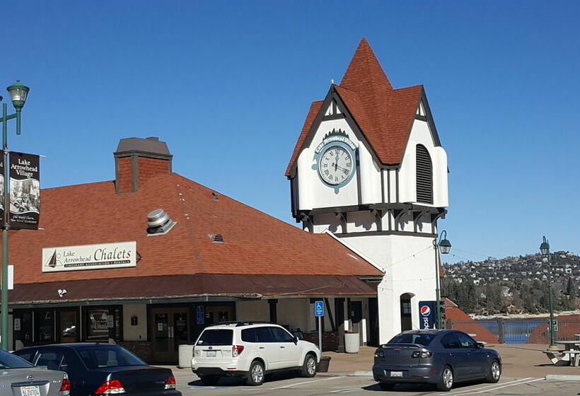 בית מלון כפרי Lake Arrowhead Chalets