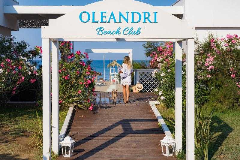 هتل Oleandri Resort Paestum