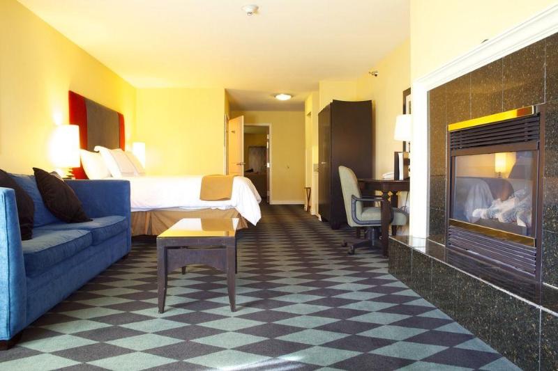 فندق Plaza Inn & Suites At Ashland Creek