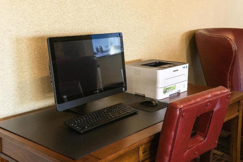 هتل Red Roof Inn & Suites Omaha  Council Bluffs