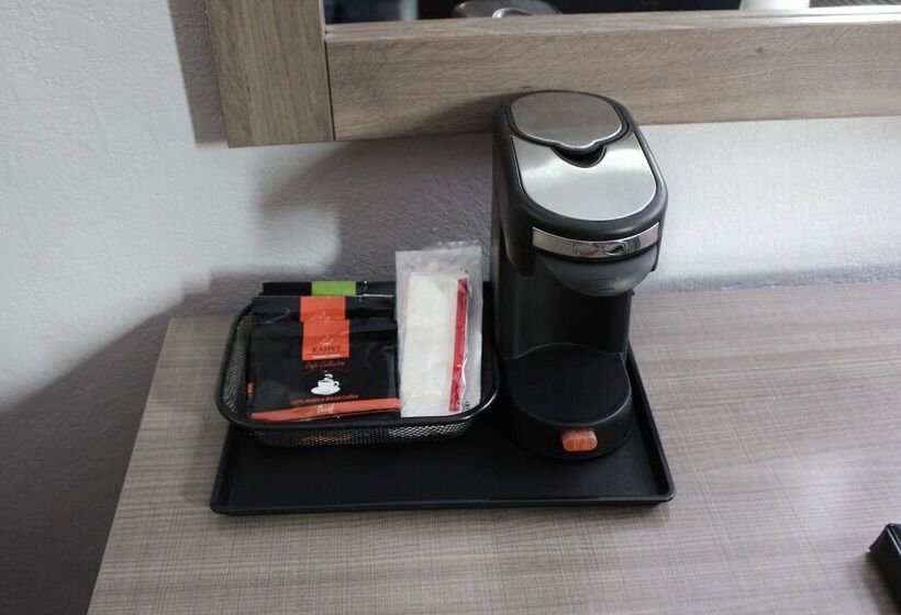 هتل Ramada By Wyndham Cedar Rapids South