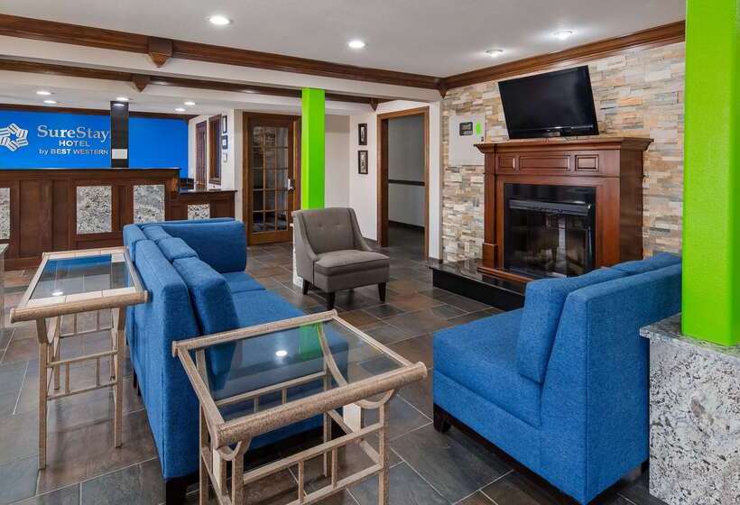 هتل Ramada By Wyndham Cedar Rapids South
