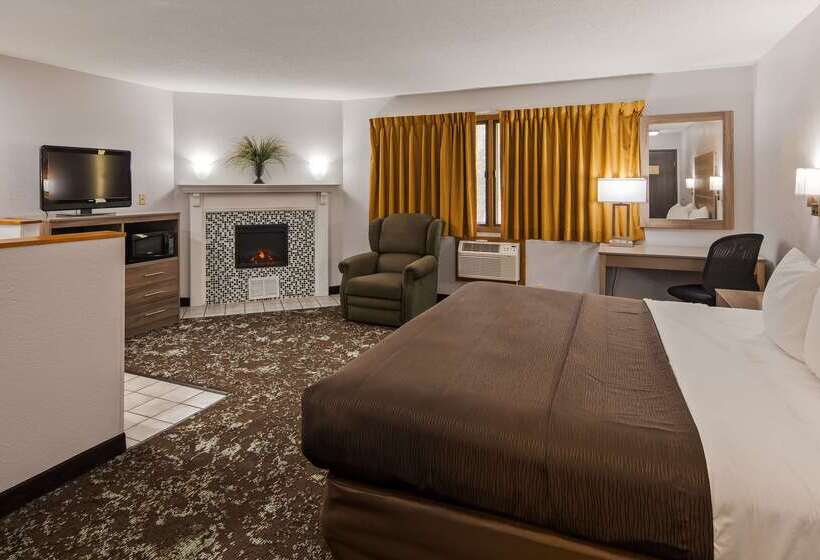 هتل Ramada By Wyndham Cedar Rapids South
