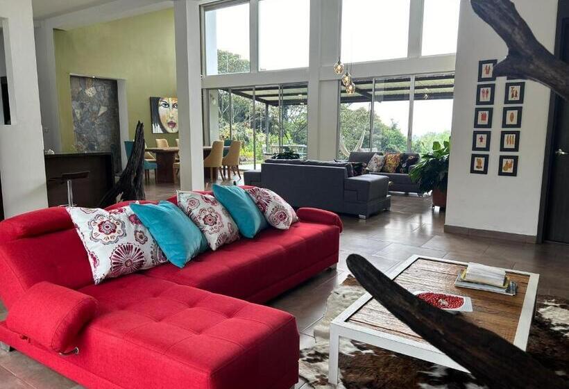 تختخواب و صبحانه Wayra Natura