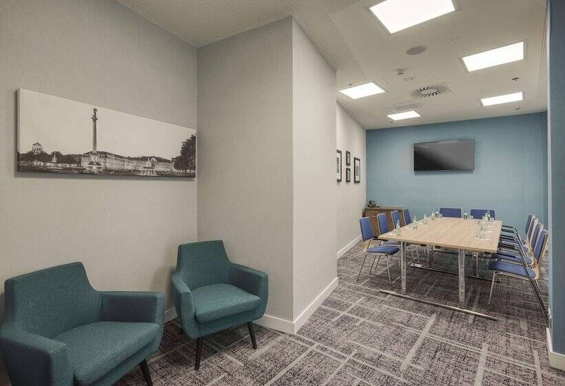 هتل Hampton By Hilton Stuttgart City Centre