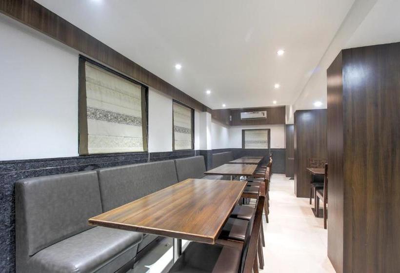 Отель Oyo 48373 Sri Darshanam Homes