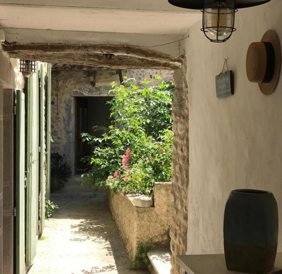 بنسيون Les Cailloux Dorés