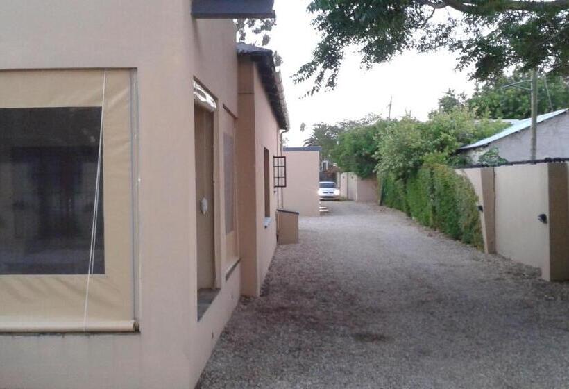 פנסיון Pine Tree Lodge Pe