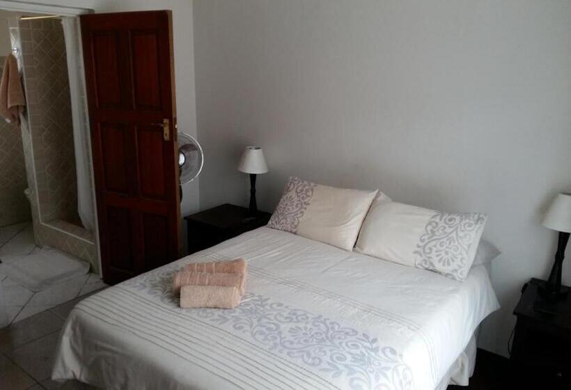 פנסיון Pine Tree Lodge Pe