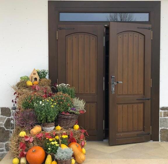 مبيت وإفطار Somhegyi öreg Hársfák Major Vendégház