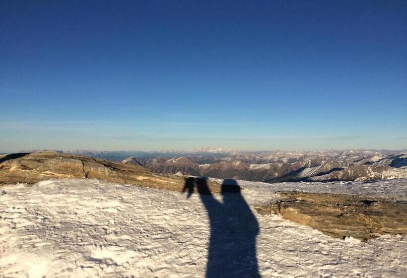 فندق Locus Malontina