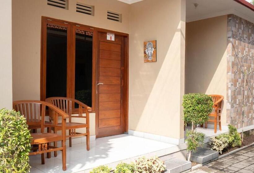 호텔 Reddoorz Near Buleleng Harbour 2