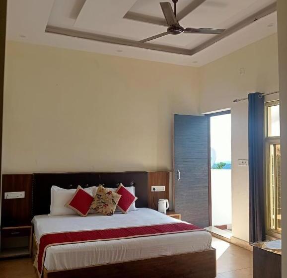 בית מלון כפרי Sunny Pines Resort