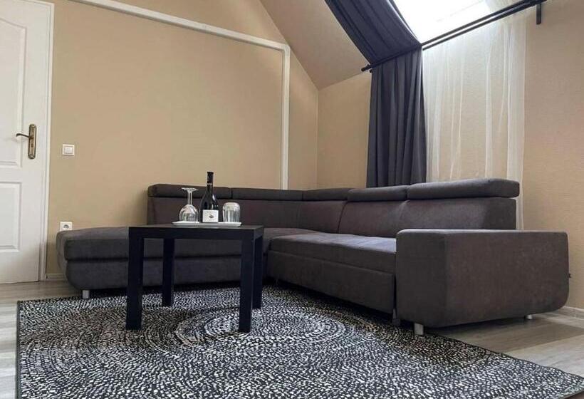 ベッドアンドブレックファースト Végvári Hotel Eger