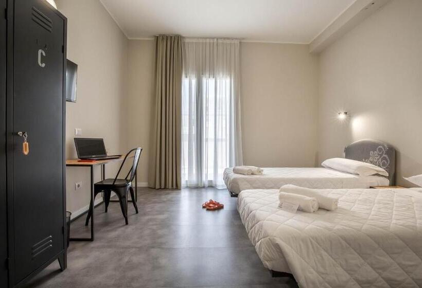 Piccolo Catalunya Hostel